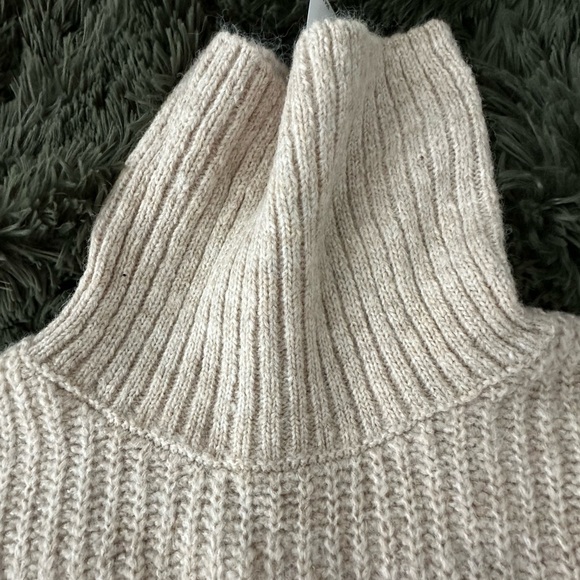 NWT Old Navy turtleneck sweater! - Picture 4 of 9